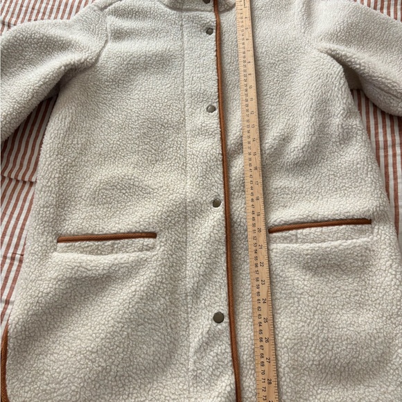 Old Navy Cream Sherpa coat with suede lining Size S - Picture 6 of 7